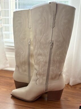 Crown Vintage Cream Western-Style Knee Boots
